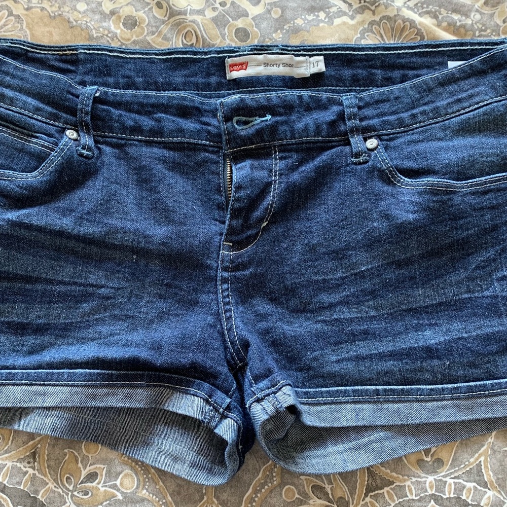 Levi’s shorty shorts.